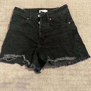 Super cute black shorts!